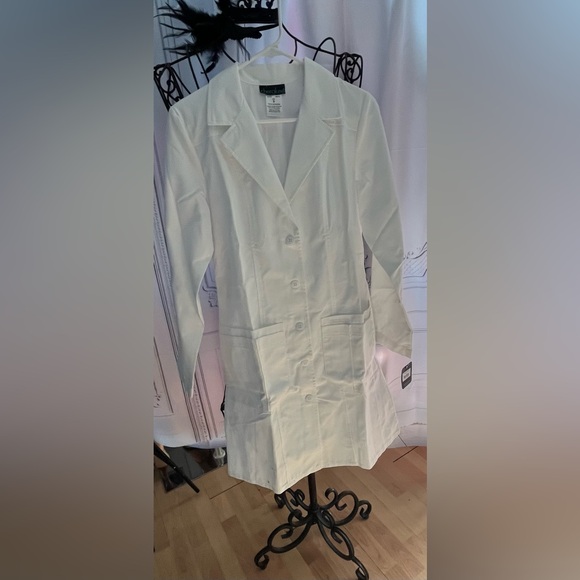 Cherokee Jackets & Blazers - Cherokee Women's 36” lab coat